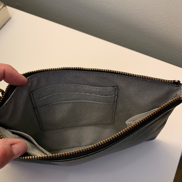 NWOT Fossil Leather Wristlet/Wallet - Picture 3 of 6